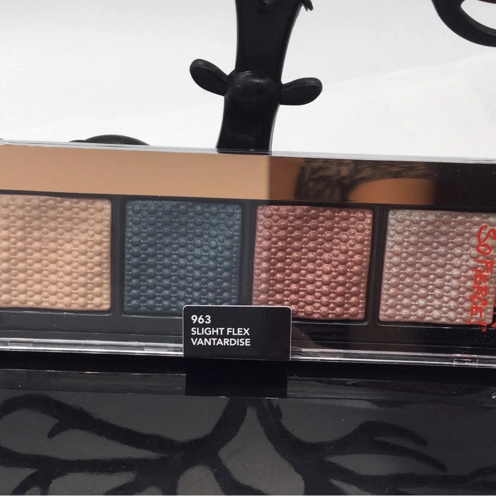 Revlon Clap Back Riposte Eyeshadow Palette. 2 pk New